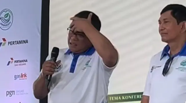 Momen Menteri LH Jumhur Menangis Saat Bela Program MBG