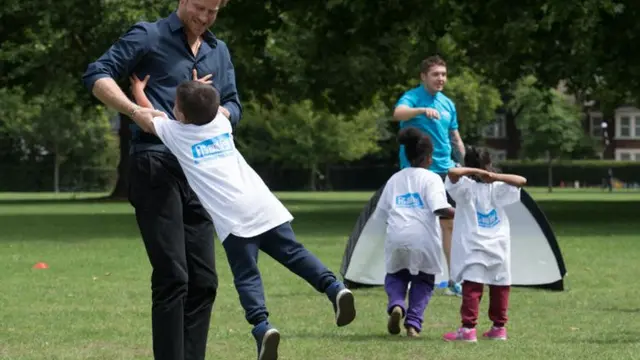 Momen Pangeran Harry dan Anak-anak (Sumber Insider)