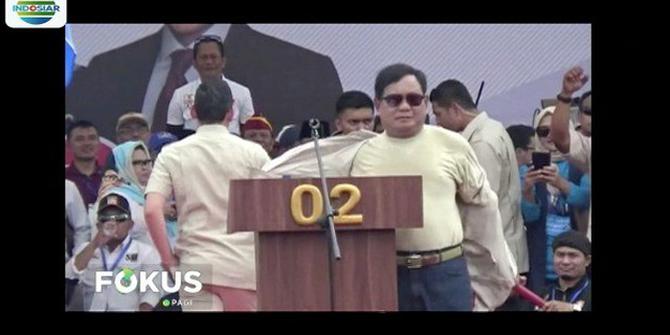 Prabowo Lepas Baju untuk Pendukung di Kampanye Terbuka Bandung