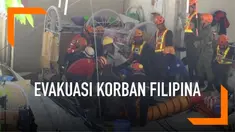 Gempa bumi berkekuatan 6,3 skala richter di Filipina mengakibatkan bangunan runtuh. Banyak warga yang terjebak di bawah runtuhan gedung. Proses evakuasi pun dilakukan tim penyelamat.