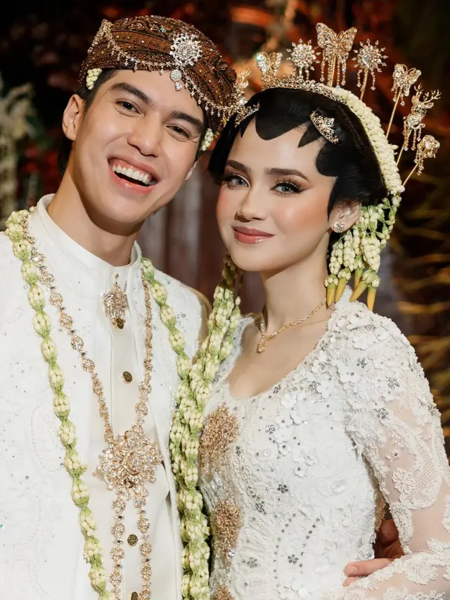 Kalung Syifa Hadju saat akad nikah. [@syifahadju]
