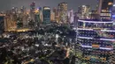Foto udara memperlihatkan suasana malam gedung-gedung bertingkat di kawasan Sudirman, Jakarta, Selasa (7/4/2026). (merdeka.com/Arie Basuki)