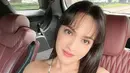 Tampil dengan gaya rambut baru, sosok Shandy Aulia ini pun tampil fresh bak anak muda. Tidak sedikit yang memuji penampilannya tersebut bak seleb Korea Selatan, Song Hye Kyo. Sudah jadi ibu satu anak, tidak banyak seleb Indonesia yang bisa tampil awet muda dan menawan. (Liputan6.com/IG/@shandyaulia)
