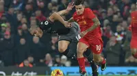 Gelandang Liverpool, Philippe Coutinho kala dikawal pemain Southampton (Foto: Twitter)