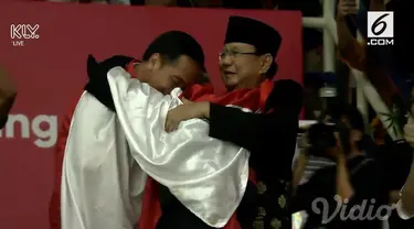 Banyak pihak mengapresiasi momen pelukan Jokowi dan Praboro. Salah satunya adalah Ridwan Kamil, ia membuat sayembara bertema kejadian tersebut dengan hadiah jutaan rupiah.