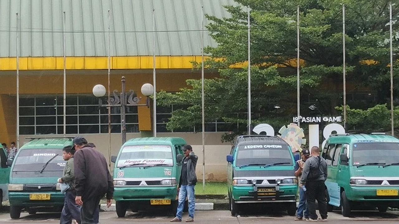 Sopir Angkot di Bandung