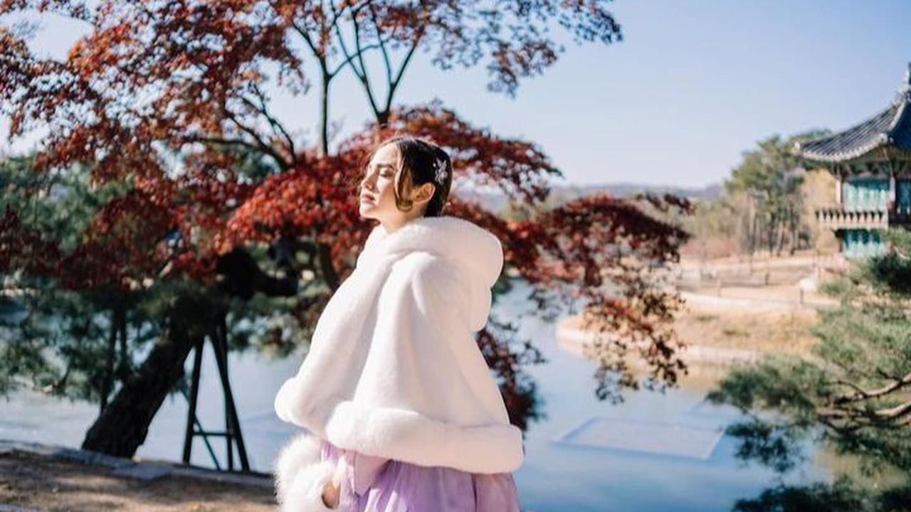 Syifa Hadju diketahui sedang berada di Gyeongbokgung Palace, salah satu bangunan bersejarah berbentuk istana dari peninggalan Dinasti Joseon yang terletak di sebelah utara Kota Seoul.<br>