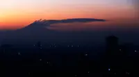 Gunung Popocatepetl Meksiko yang meletus pada Jumat 29 Maret 2019 malam waktu setampat. (Marco Ugarte/AP)