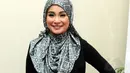Soraya Larasati tampil cantik menggunakan hijab saat ditemui kawasan Gatot Subroto, Jakarta Selatan, (17/6/14) (Liputan6.com/Panji Diksana)