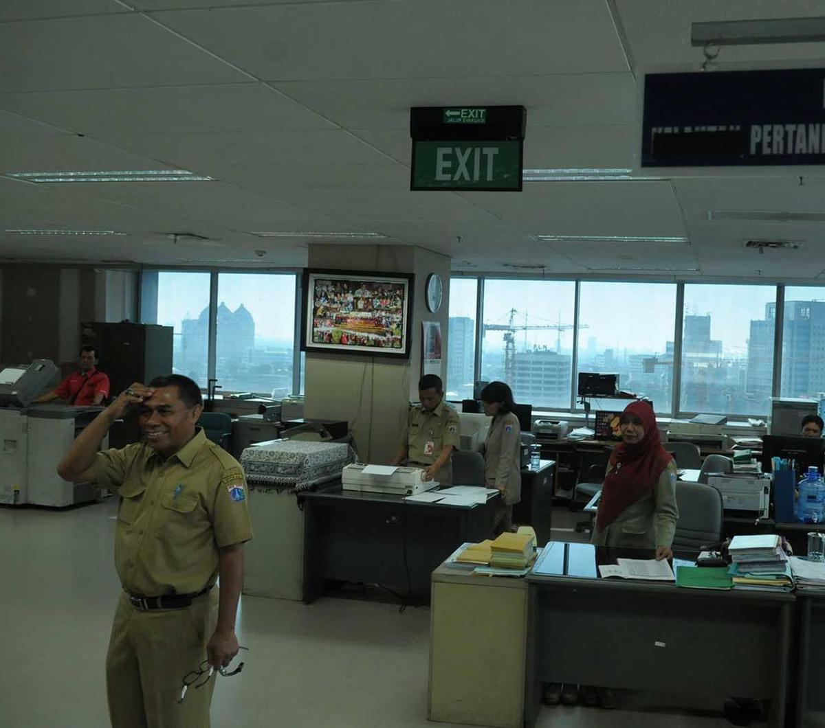 Dia mencontohkan, saat ini banyak oknum PNS dengan jabatan tinggi namun masih menerima gaji atau honor lainnya. Di sisi lain&nbsp;PNS&nbsp;dengan jabatan yang rendah memperoleh gaji dan tunjangan yang timpang.
