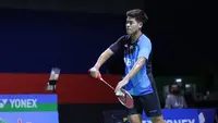 Tunggal putra Indonesia&nbsp;Syabda Perkasa Belawa menyingkirkan unggulan keempat&nbsp;Cheam June Wei asal Malaysia pada ajang&nbsp;Indonesia International Challenge 2022 dengan skor&nbsp; 21-16,&nbsp;17-21, dan 21-7&nbsp;di Platinum Arena, Malang, Jawa Timur, Rabu (12/10). (foto: PBSI)