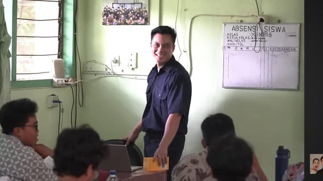 Baim Wong Jadi Guru SMA