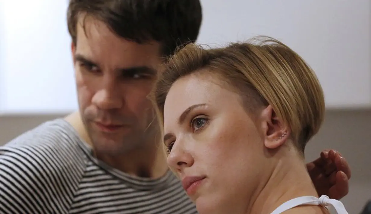 Tanpa diketahui, Scarlett Johansson dan Romain Dauriac telah berpisah sejak musim panas lalu. Namun semuanya terungkap setelah Scarlett berlenggang di New York tanpa disertai cincin pertunangannya. (AFP/Bintang.com)