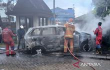 Damkar Cianjur Berhasil Padamkan Kebakaran Mobil di Perumahan Kota Bunga