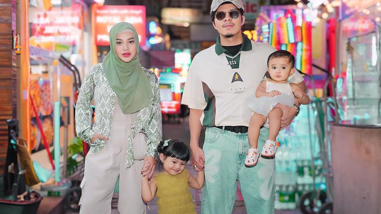 7 Gaya Aurel Hermansyah Selama Liburan di Thailand, Terlihat Kurusan - Tampil bak ABG Lagi