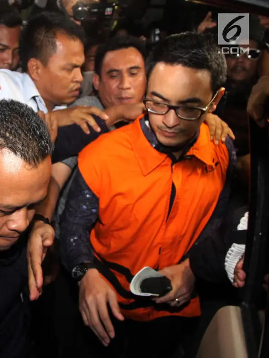 Ayah dua orang anak itu lantas terpilih menjadi bupati Kabupaten Tanjung Jabung Timur untuk periode 2011-2016, berpasangan dengan Ambo Tang sebagai wakil bupati. (Dwi Narwoko/Merdeka.com)