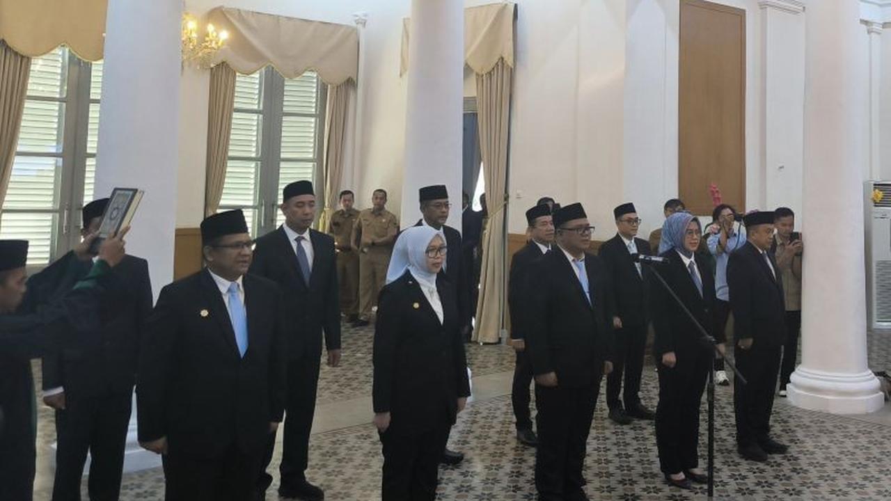 Gubernur Banten Andra Soni Lantik 10 Pejabat, Tekankan Manajemen Talenta dan Kinerja Profesional