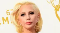 Lady Gaga rayakan ulang tahun bersama kekasihnya dan beberapa teman selebritas Hollywood. 