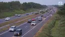 Kendaraan yang didominasi pemudik melintasi Jalan Tol Cipali di kawasan Majalengka, Jawa Barat, Sabtu (8/7). Diberlakukannya sistem satu arah atau one way menyebabkan jalur Trans Jawa dari arah Palimanan menuju Cikampek ramai lancar pada H+3 Lebaran. (Liputan6.com/Immanuel Antonius)