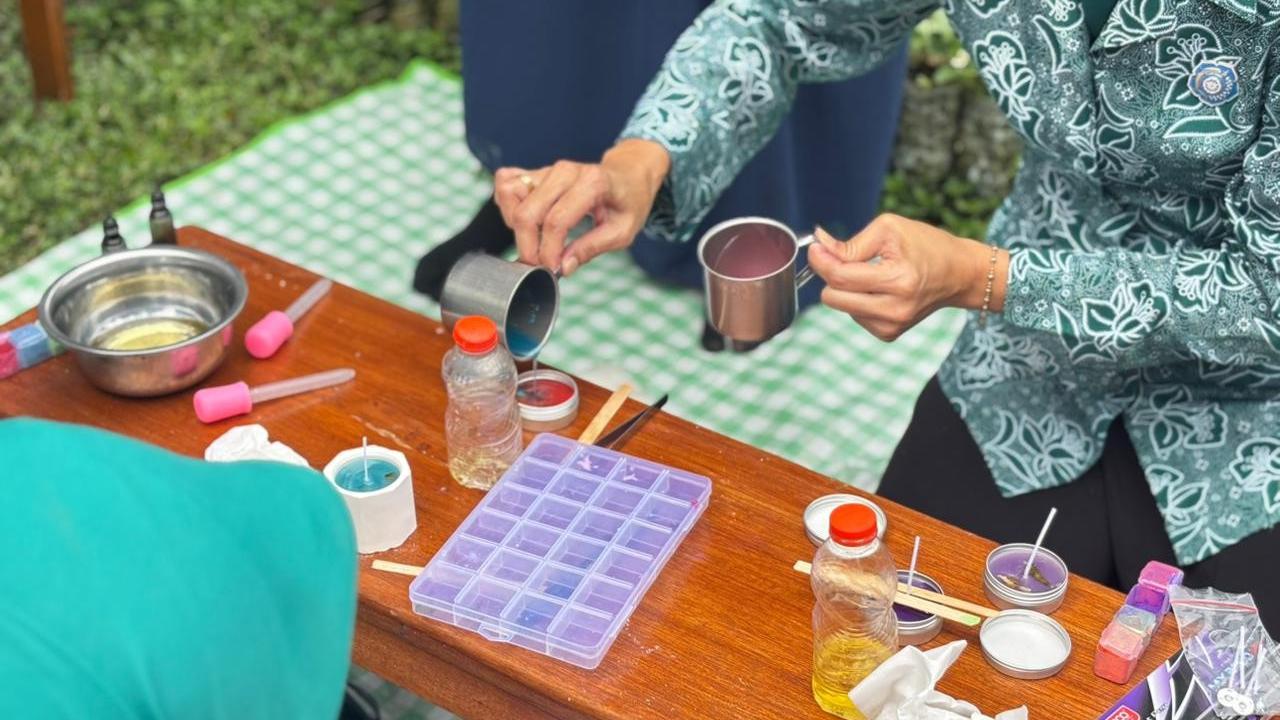 BRI Peduli Latih Warga Bogor Olah Minyak Jelantah Jadi Sabun Ramah Lingkungan