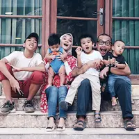 Punya empat anak laki-laki, Enno Lerian mengungkapkan serunya menjadi seorang ibu. (instagram/ennolerian_)