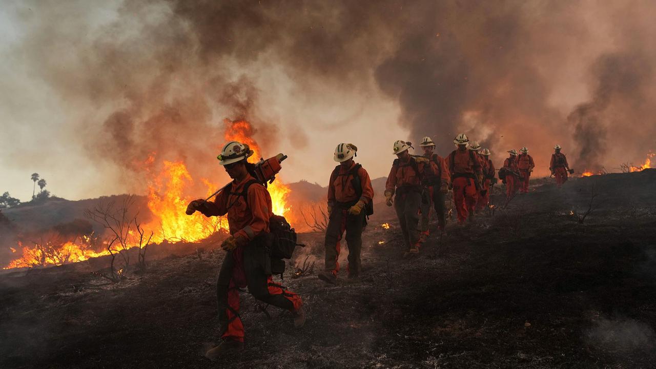 FOTO: Kebakaran Hutan Mengerikan di Utara Los Angeles,  Ribuan Warga Dievakuasi