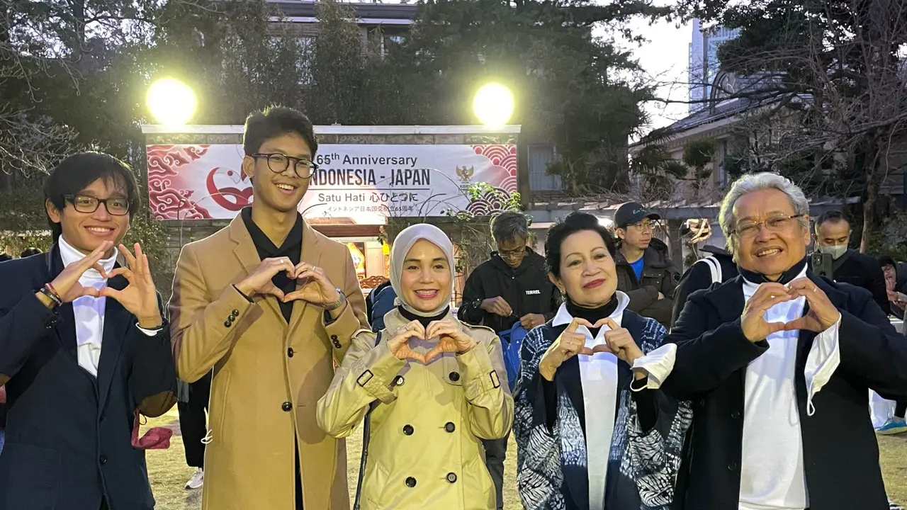 Istri Gubernur Jawa Tengah Ganjar Pranowo, Siti Atikoh (tengah), ikut serta dalam ajang Tokyo Marathon 2023 yang akan digelar pada Minggu (5/4/2023) (Istimewa)
