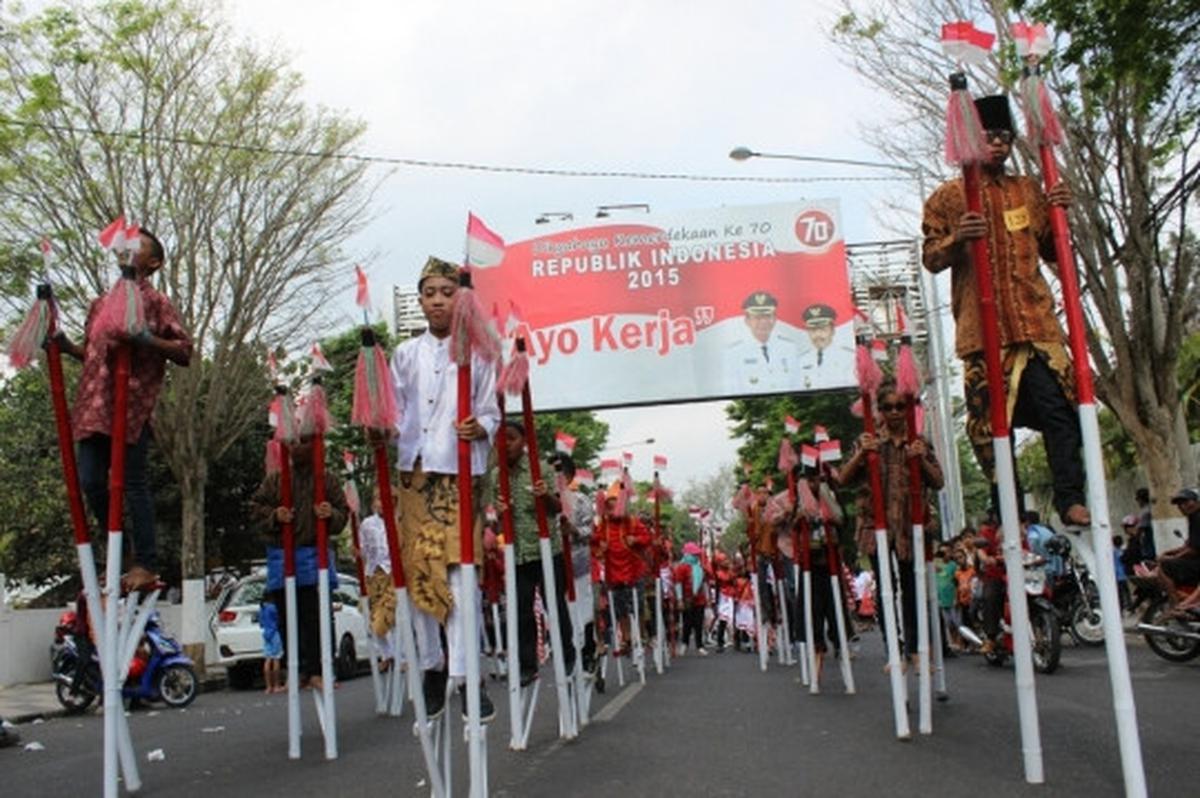 Keseruan ribuan anak meriahkan Festival Egrang Kota Batu