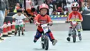 Pembalap balita mengikuti kejuaraan sepeda kategori Push Bike dalam BMX Bearco Fest 2019 di Jakarta International BMX Track, Minggu (25/8/2019). Kejuaraan yang pesertanya menggunakan sepeda keseimbangan tersebut diikuti 105 anak dari berbagai daerah. (merdeka.com/Iqbal Nugroho)