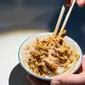 Natto, makanan hasil fermentasi kacang kedelai ditampilkan dalam Disgusting Food Museum atau Museum Makanan menjijikan di Malmo, Swedia, 4 November 2018. Pameran itu menampilkan 80 makanan paling menjijikkan di dunia. (Johan NILSSON/TT NEWS AGENCY/AFP)
