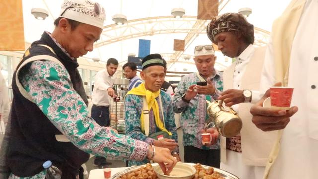 Jemaah Haji  Dilarang Pakai Atribut KBIH Saat Pulang Ini 