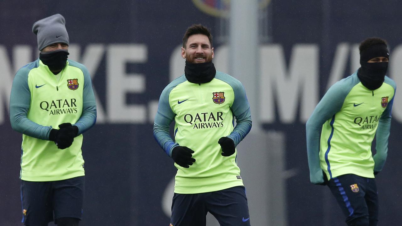 Sesi latihan Barcelona akhir pekan lalu disaksikan pesulap Inggris dengan nama panggung Dynamo. 