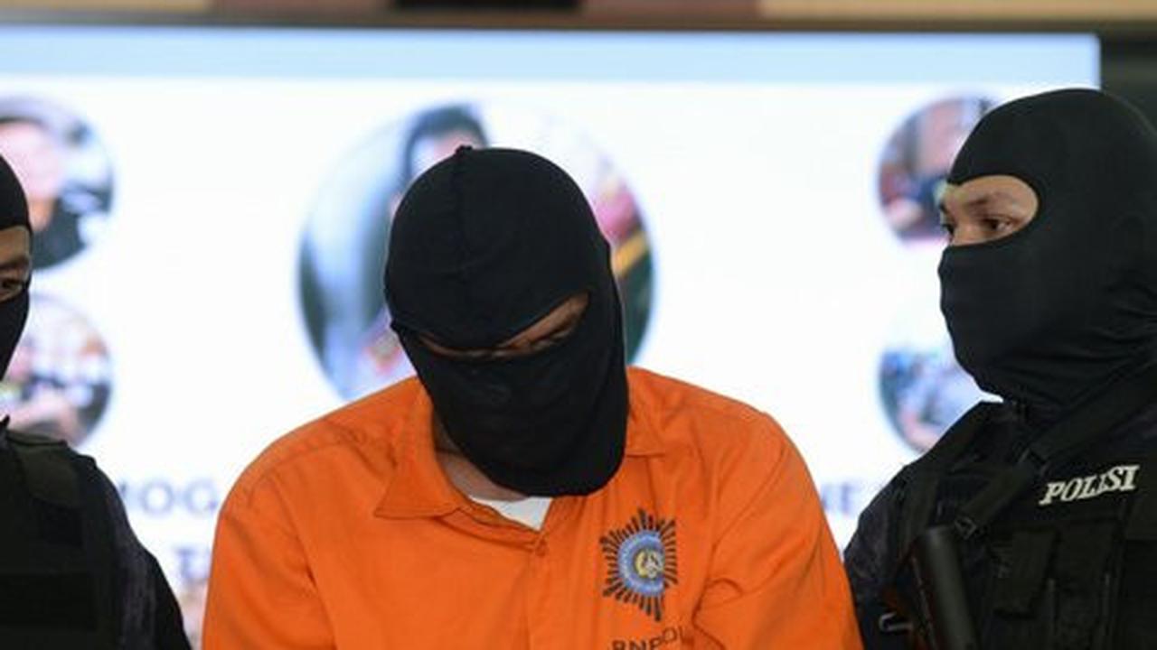 Meski dekat dengan anak-anak, Agus dikenal warga senang menyendiri