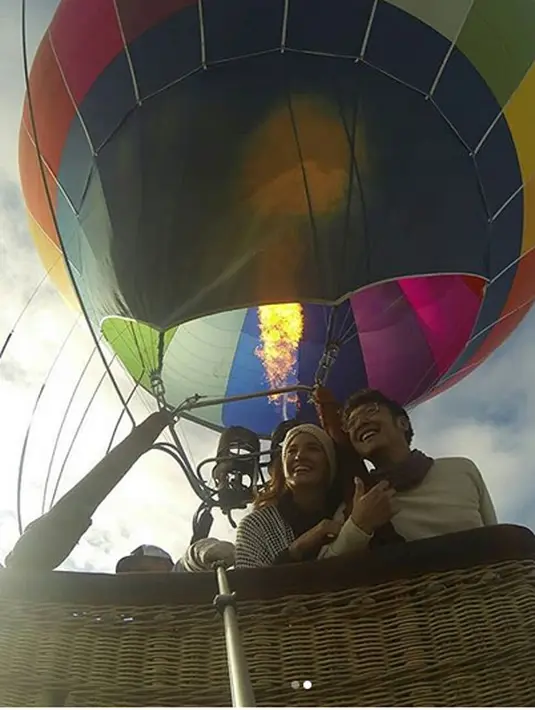 Dimas Anggara dan Nadine Chandrawinata