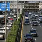 Suasana lalu lintas di Tol Dalam Kota dan Jalan Gatot Subroto, Jakarta, yang macet pada Selasa (19/5/2020). Meski masa pembatasan sosial berskala besar (PSBB) masih berlangsung, kemacetan lalu lintas masih terjadi di Ibu Kota. (Liputan6.com/Faizal Fanani)