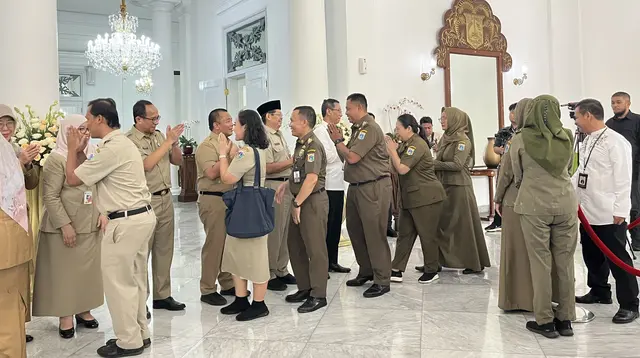 Pemerintah Provinsi (Pemprov) DKI Jakarta menggelar Halal bihalal di hari pertama aparatur sipil negara (ASN) masuk kerja pascalibur Lebaran Idul Fitri 1445 H, Senin (16/4/2024). (Liputan6.com/Winda Nelfira).