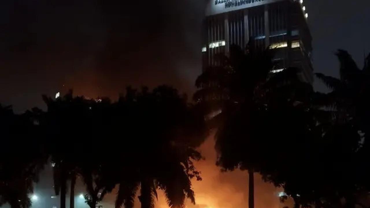 Ditutup Imbas Demo DPR, Jalan Tol Cawang-Tomang-Pluit Belum Beroperasi Normal