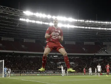 Striker Persija Jakarta, Marko Simic, melakukan selebrasi usai mencetak gol ke gawang Madura United pada laga Shopee Liga 1 di SUGBK, Jakarta, Jumat (13/12). Persija menang 4-0 atas Madura. (Bola.com/Yoppy Renato)