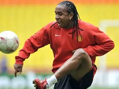 Manchester United's Brazilian midfielder Anderson takes part in a training session at the Luzhniki stadium in Moscow on the eve of the Champions league final football match against Chelsea. AFP PHOTO / Franck Fife