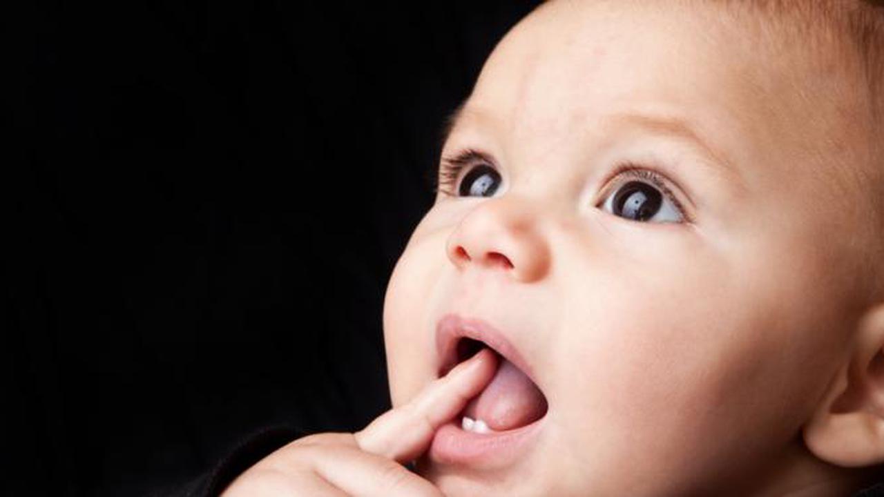 Kenali Gejala Tumbuh Gigi Pada Anak!