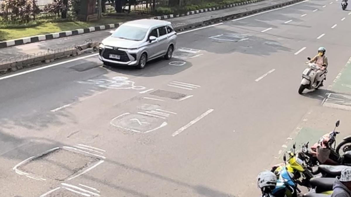 Kesaksian Warga Matraman: Lubang Jalan Langganan yang Tewaskan Pelajar SMK