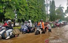 Banjir Jakarta Barat Rendam Belasan RT dan Empat Ruas Jalan Akibat Hujan Deras