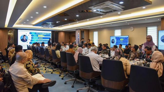 Seskab Teddy Pastikan Bansos Pangan hingga Diskon Transportasi Disiapkan Jelang Idulfitri