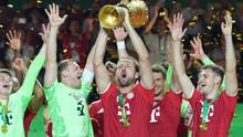 Harry Kane berhasil mencetak hattrick saat Bayern Munchen menang 3-0 atas VfB Stuttgart pada laga final DFB Pokal musim ini di Olympiastadion Berlin, Minggu (24/05/2026) dini hari WIB. Berkat hasil tersebut, Die Bayern berhasil menjuarai DFB Pokal sekaligus mengawinkan gelar dengan Bundesliga. (AP Photo/Ebrahim Noroozi)