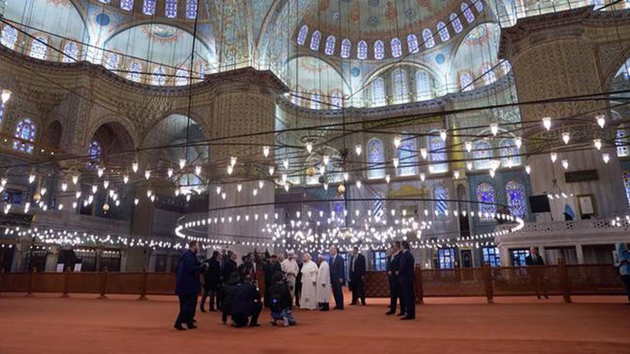 Paus Leo XIV Tidak Berdoa Saat Kunjungi Masjid Biru di Turki, Vatikan Jelaskan Alasannya