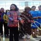 Menteri Badan Usaha Milik Negara (BUMN), Rini Soemarno dan Menteri Perhubungan (Menhub), Budi Karya Sumadi membuka acara KAI Travel Fair (KATF) 2017. (Liputan6.com/Fiki Ariyanti)