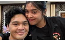 Jadi 'Sayap Pelindung', Ini Momen Mikha Angelo Beri Dukungan untuk Gregoria Mariska Tunjung