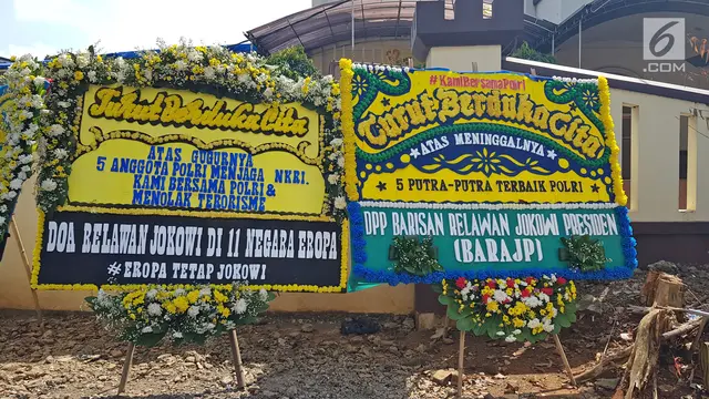 Karangan Bunga Untuk Polisi Gugur Hiasi Pekarangan Mako Brimob