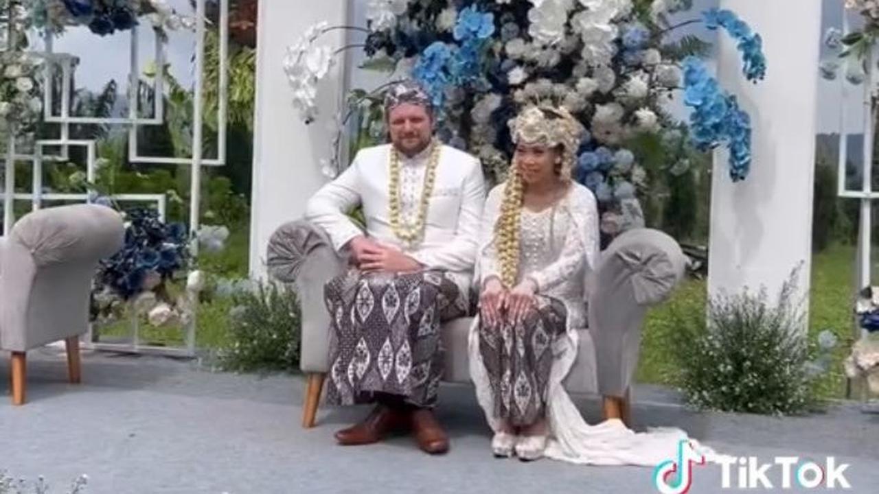 Duduk di Pelaminan