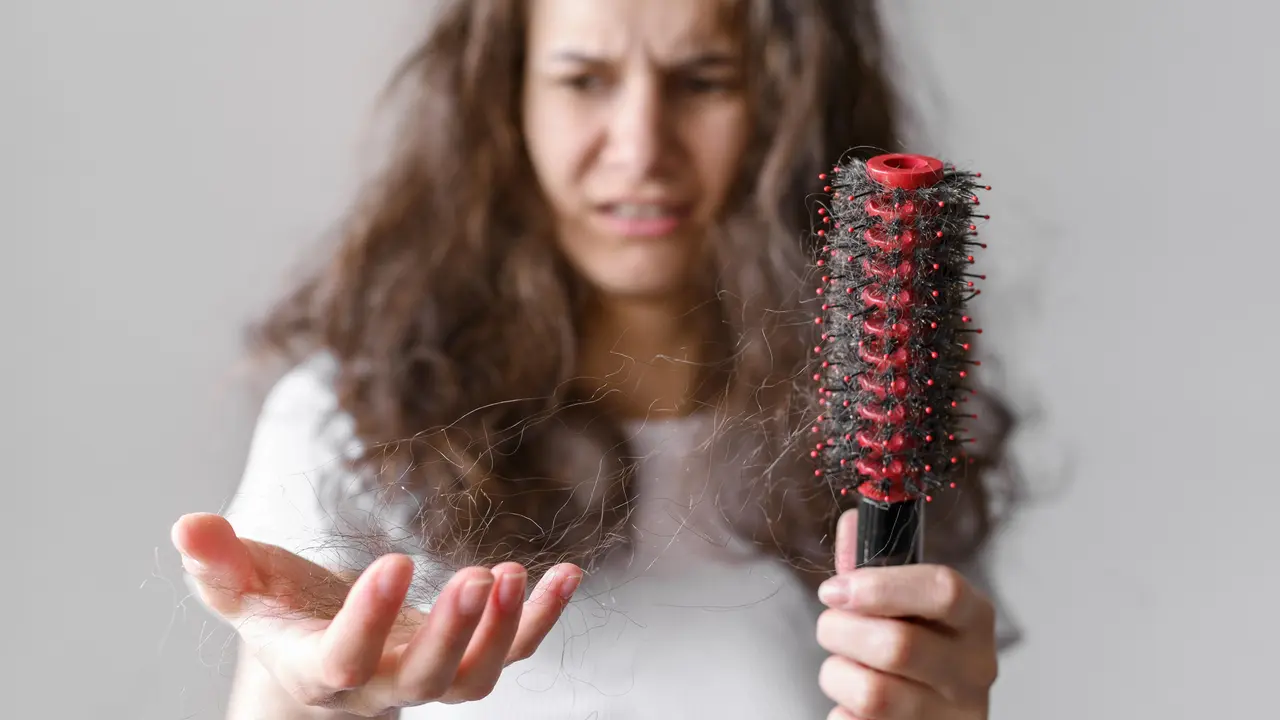Perawatan Harian yang Cocok untuk Rambut Rontok dan Kering